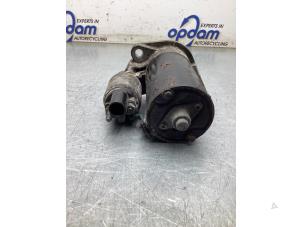 Startmotor van een Seat Ibiza III (6L1) 1.4 TDI 80 2008