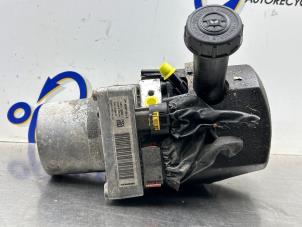 Gebruikte Servopomp Peugeot 407 SW (6E) 2.0 16V Prijs € 250,00 Margeregeling aangeboden door Gebr Opdam B.V.