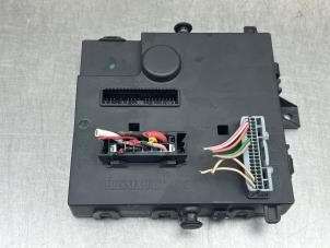 Gebruikte Computer Body Control Renault Twingo II (CN) 1.5 dCi 90 FAP Prijs € 60,00 Margeregeling aangeboden door Gebr Opdam B.V.