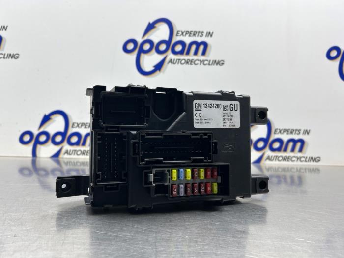 Zekeringkast van een Opel Corsa D 1.4 16V Twinport 2014