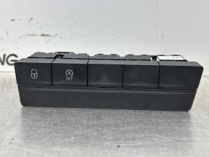 Gebruikte Start/Stop schakelaar Skoda Octavia Combi (5EAC) 1.0 TSI 12V Prijs € 20,00 Margeregeling aangeboden door Gebr Opdam B.V.