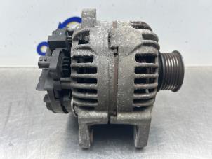 Gebruikte Dynamo Renault Clio III (BR/CR) 1.4 16V Prijs € 60,00 Margeregeling aangeboden door Gebr Opdam B.V.