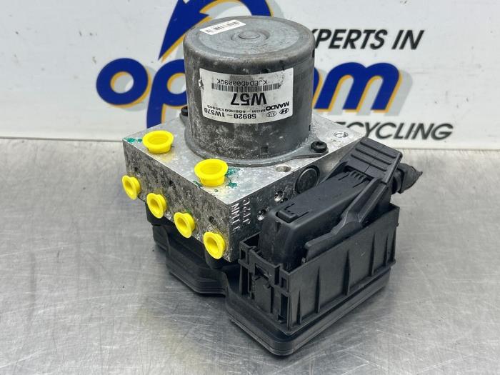 ABS Pomp van een Kia Rio III (UB) 1.2 CVVT 16V 2016