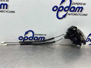 Gebruikte Deurslot Mechaniek 4Deurs links-voor Mitsubishi Colt (Z2/Z3) 1.3 16V Prijs € 50,00 Margeregeling aangeboden door Gebr Opdam B.V.