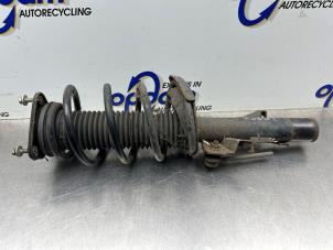 Gebruikte Mac Phersonpoot rechts-voor Ford Focus 2 C+C 2.0 16V Prijs € 50,00 Margeregeling aangeboden door Gebr Opdam B.V.