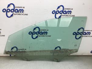 Gebruikte Portierruit 4Deurs links-voor Mercedes A (W176) 1.6 A-200 16V Prijs € 40,00 Margeregeling aangeboden door Gebr Opdam B.V.