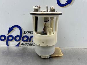 Gebruikte Benzinepomp Mitsubishi Outlander (CU) 2.0 16V 4x2 Prijs € 70,00 Margeregeling aangeboden door Gebr Opdam B.V.