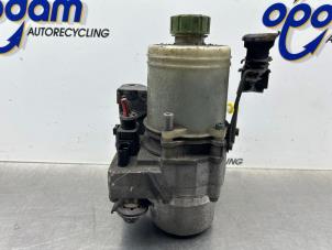 Gebruikte Stuurbekrachtiging Pomp Volkswagen Polo IV (9N1/2/3) 1.4 16V Prijs € 225,00 Margeregeling aangeboden door Gebr Opdam B.V.