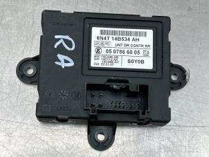 Gebruikte Deur module Ford Focus 2 C+C 2.0 16V Prijs € 75,00 Margeregeling aangeboden door Gebr Opdam B.V.