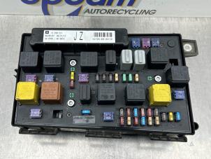 Gebruikte Zekeringkast Opel Zafira (M75) 1.8 16V Ecotec Prijs € 75,00 Margeregeling aangeboden door Gebr Opdam B.V.