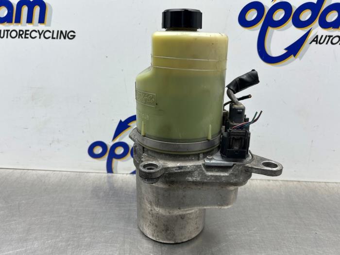 Gebruikte Servopomp Ford Focus 2 C+C 2.0 16V Prijs € 150,00 Margeregeling aangeboden door Gebr Opdam B.V.
