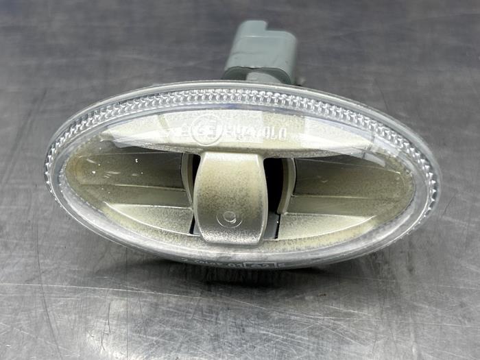 Richtingaanwijzer links van een Peugeot 108 1.2 VTi 12V 2014