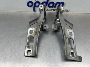 Gebruikte Motorkap Scharnier Opel Zafira (M75) 1.8 16V Ecotec Prijs € 30,00 Margeregeling aangeboden door Gebr Opdam B.V.