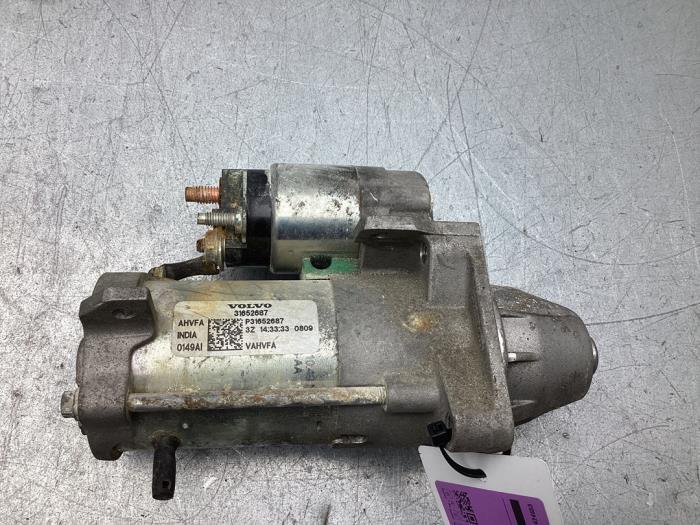 Startmotor van een Volvo XC40 (XZ) 1.5 T5 Plug-in Hybrid 16V 2020