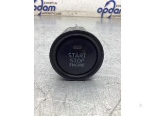 Gebruikte Start/Stop schakelaar Mazda CX-3 (DJ/DK) 2.0 SkyActiv-G 121 Prijs € 15,00 Margeregeling aangeboden door Gebr Opdam B.V.
