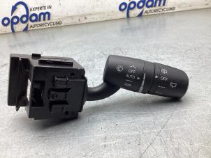 Gebruikte Schakelaar Ruitenwisser Mazda CX-3 (DJ/DK) 2.0 SkyActiv-G 121 Prijs € 50,00 Margeregeling aangeboden door Gebr Opdam B.V.