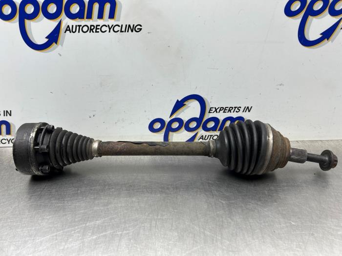 Gebruikte Aandrijfas links-voor Volkswagen Golf VII (AUA) 1.6 TDI 16V Prijs € 125,00 Margeregeling aangeboden door Gebr Opdam B.V.