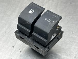 Gebruikte Schakelaar achterklep Volkswagen Touareg (7LA/7L6) 2.5 TDI R5 Prijs € 20,00 Margeregeling aangeboden door Gebr Opdam B.V.