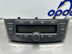 Gebruikte Kachel Bedieningspaneel Toyota Avensis Wagon (T25/B1E) 2.0 16V VVT-i D4 Prijs € 50,00 Margeregeling aangeboden door Gebr Opdam B.V.