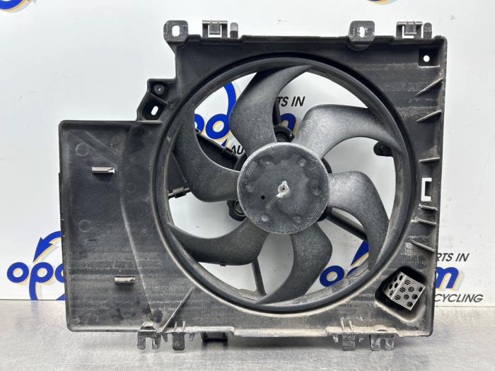 Koelvin van een Nissan Micra (K12) 1.2 16V 2004