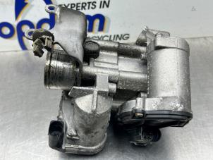 Gebruikte Gasklephuis Renault Espace (JK) 2.0 dCi 16V 150 FAP Prijs € 125,00 Margeregeling aangeboden door Gebr Opdam B.V.