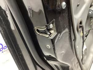 Gebruikte Deurslot Mechaniek 4Deurs links-voor Mercedes B (W245) 1.7 B-170 16V Prijs € 99,00 Margeregeling aangeboden door Gebr Opdam B.V.