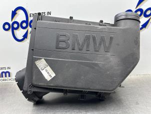 Gebruikte Luchtfilterhuis BMW 5 serie (F10) 535i xDrive 24V TwinPower Turbo Prijs € 99,00 Margeregeling aangeboden door Gebr Opdam B.V.