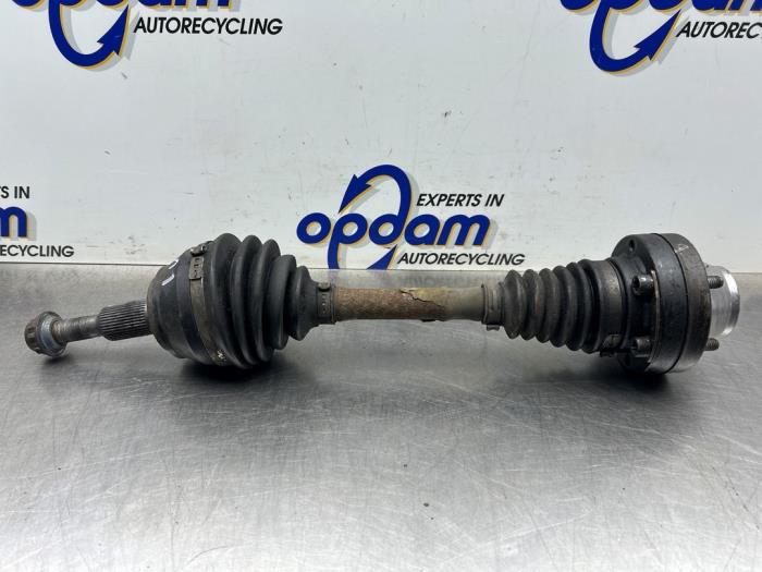 Gebruikte Steekas links-voor Volkswagen Touareg (7LA/7L6) 2.5 TDI R5 Prijs € 50,00 Margeregeling aangeboden door Gebr Opdam B.V.