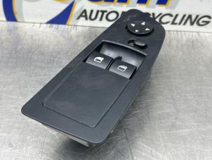Gebruikte Ruit schakelaar elektrisch BMW 1 serie (E87/87N) 116i 1.6 16V Prijs € 50,00 Margeregeling aangeboden door Gebr Opdam B.V.
