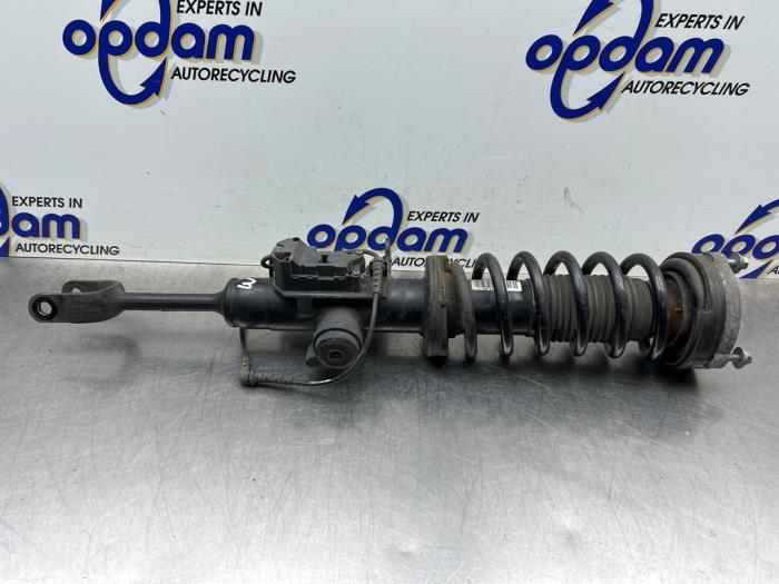 Gebruikte Mac Phersonpoot links-voor BMW 5 serie (F10) 535d 24V Prijs € 275,00 Margeregeling aangeboden door Gebr Opdam B.V.