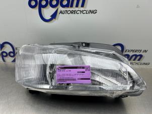 Gebruikte Koplamp rechts Peugeot 106 II 1.1 XN,XR,XT,Accent Prijs € 25,00 Margeregeling aangeboden door Gebr Opdam B.V.