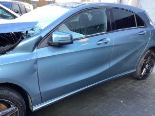 Gebruikte Deur 4Deurs links-voor Mercedes A (W176) 1.6 A-180 16V Prijs € 450,00 Margeregeling aangeboden door Gebr Opdam B.V.