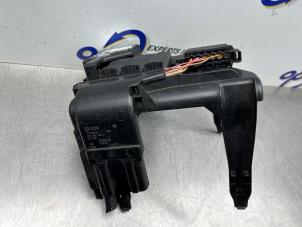 Gebruikte Zekeringkast Volkswagen Polo IV (9N1/2/3) 1.4 16V Prijs € 35,00 Margeregeling aangeboden door Gebr Opdam B.V.