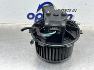 Gebruikte Kachel Ventilatiemotor Citroen Jumper (U9) 3.0 HDi 180 Euro 5 Prijs € 70,00 Margeregeling aangeboden door Gebr Opdam B.V.