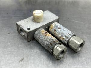 Gebruikte Remdrukverdeler Opel Corsa C (F08/68) 1.2 16V Prijs € 125,00 Margeregeling aangeboden door Gebr Opdam B.V.