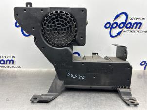 Gebruikte Subwoofer Citroen C5 III Tourer (RW) 2.0 16V Prijs € 70,00 Margeregeling aangeboden door Gebr Opdam B.V.