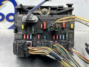 Gebruikte Zekeringkast Peugeot 307 SW (3H) 1.6 HDi 16V Prijs € 225,00 Margeregeling aangeboden door Gebr Opdam B.V.