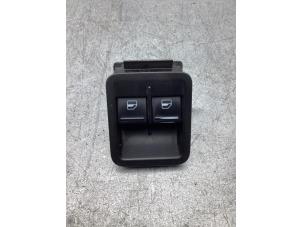 Gebruikte Ruit schakelaar elektrisch Volkswagen Caddy IV 2.0 TDI 75 Prijs € 20,00 Margeregeling aangeboden door Gebr Opdam B.V.