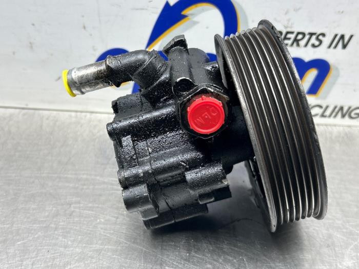 Gebruikte Pomp Servo Opel Vivaro 2.0 CDTI Prijs € 125,00 Margeregeling aangeboden door Gebr Opdam B.V.