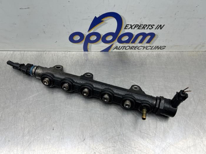 Gebruikte Injector brug Opel Vivaro 2.0 CDTI Prijs € 60,00 Margeregeling aangeboden door Gebr Opdam B.V.