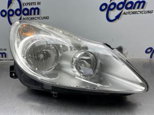 Gebruikte Rechter Koplamp Opel Corsa D 1.2 16V Prijs € 75,00 Margeregeling aangeboden door Gebr Opdam B.V.