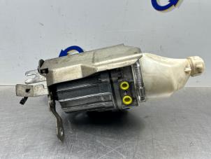 Gebruikte Stuurbekrachtiging Pomp Opel Zafira (M75) 2.2 16V Direct Ecotec Prijs € 350,00 Margeregeling aangeboden door Gebr Opdam B.V.