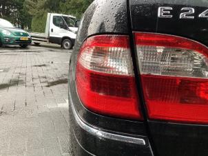 Gebruikte Achterlicht links Mercedes E Combi (S211) 2.6 E-240 V6 18V Prijs € 40,00 Margeregeling aangeboden door Gebr Opdam B.V.