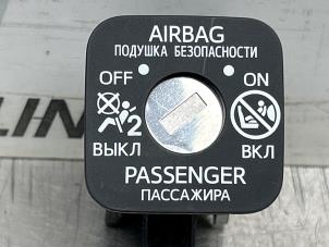 Gebruikte Airbag schakelaar Toyota Yaris III (P13) 1.5 16V Hybrid Prijs € 25,00 Margeregeling aangeboden door Gebr Opdam B.V.