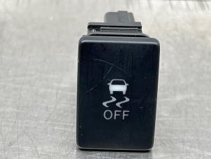 Gebruikte Schakelaar ESP Toyota Yaris III (P13) 1.5 16V Hybrid Prijs € 20,00 Margeregeling aangeboden door Gebr Opdam B.V.