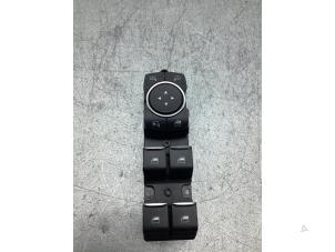 Gebruikte Ruit schakelaar elektrisch Ford Focus 4 Wagon 1.0 Ti-VCT EcoBoost 12V 125 Prijs € 50,00 Margeregeling aangeboden door Gebr Opdam B.V.