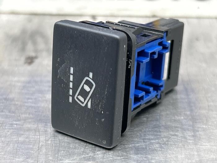 Schakelaar (diversen) van een Toyota Yaris III (P13) 1.5 16V Hybrid 2017