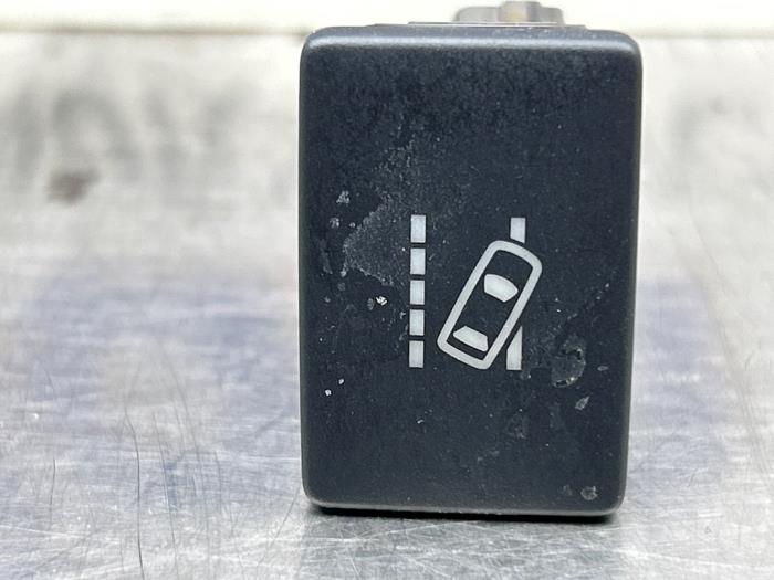 Schakelaar (diversen) van een Toyota Yaris III (P13) 1.5 16V Hybrid 2017