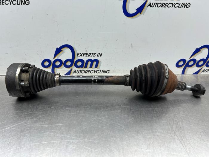 Gebruikte Aandrijfas links-voor Audi A3 Sportback (8VA/8VF) 1.4 TFSI 16V Prijs € 125,00 Margeregeling aangeboden door Gebr Opdam B.V.