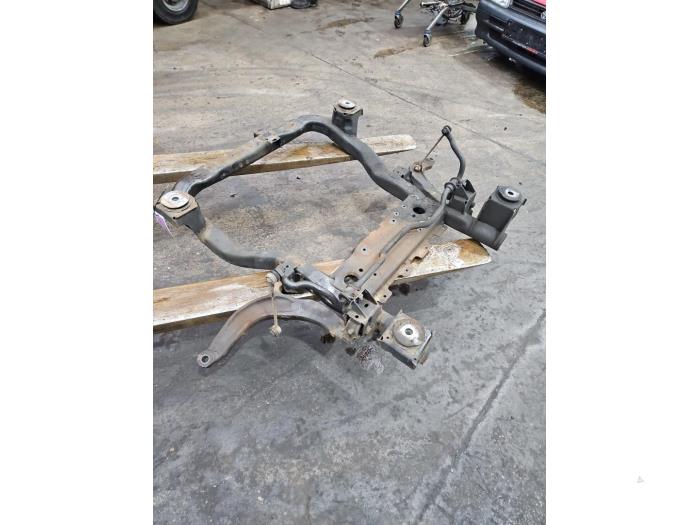 Subframe van een Volkswagen Transporter T5 2.5 TDi PF 2008